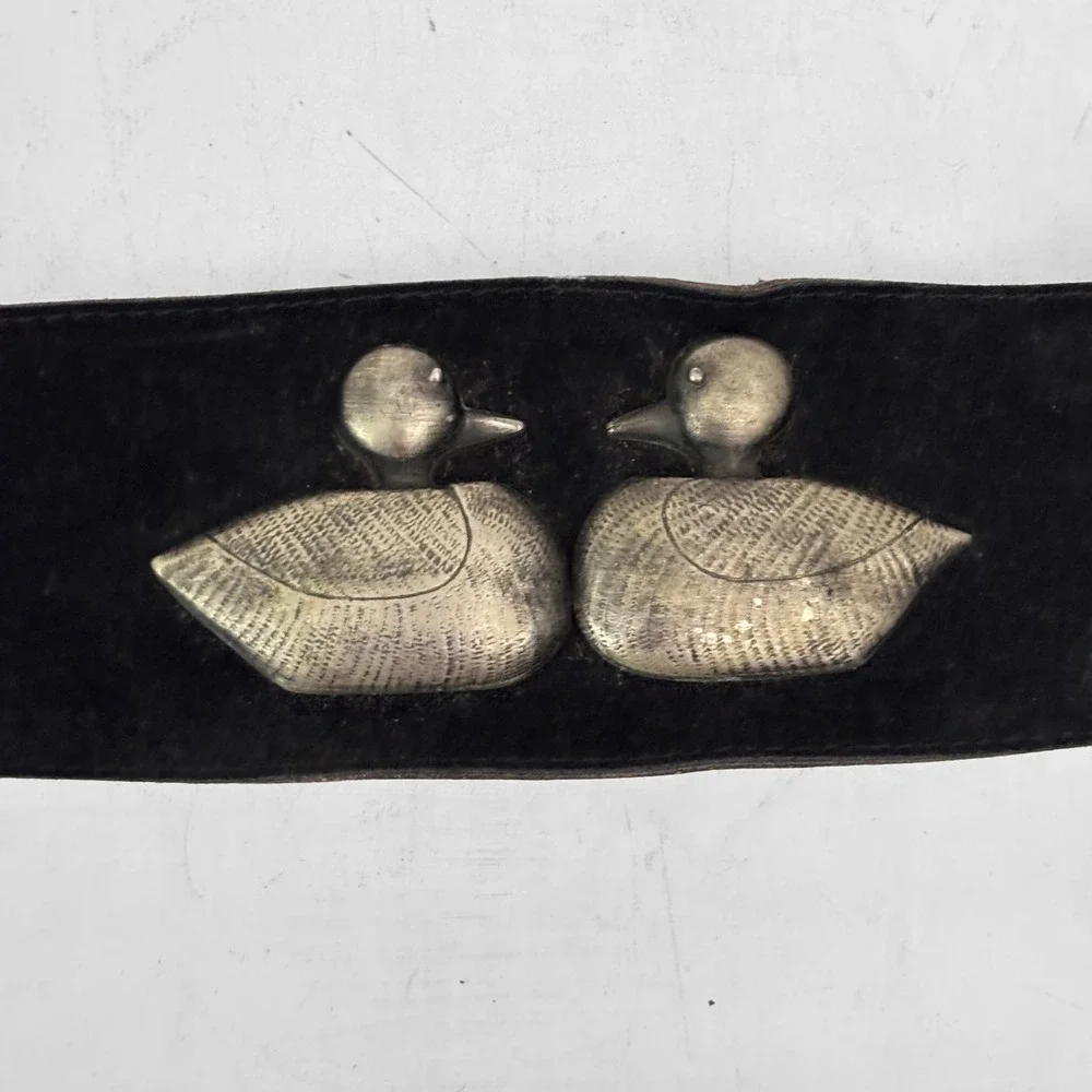 VTG Black Suede Wide Waist Belt Silver Tone Double Duck Motif Womens S